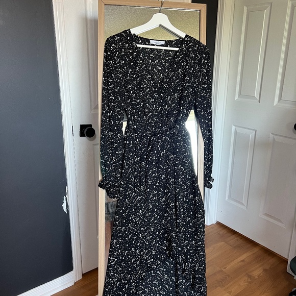 Carly Jean Los Angeles Dresses & Skirts - Carly Jean Los Angeles Black Floral High-Low Dress – Size S